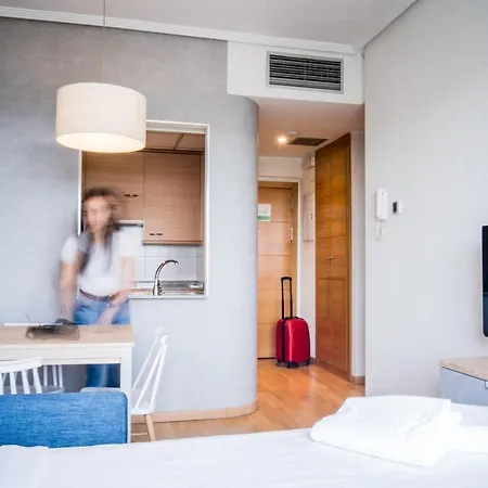 Aparthotel Compostela 3*
