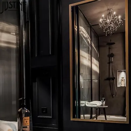 Apartamento Suite Shibari by Justine Apartments Sobria Elegante y Pecaminosa Apartamento turístico en Madrid Río *