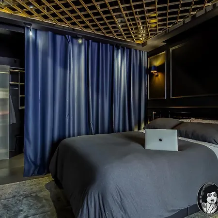 Apartamento Suite Shibari by Justine Apartments Sobria Elegante y Pecaminosa Apartamento turístico en Madrid Río Madri