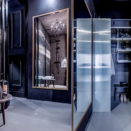 Suite Shibari by Justine Apartments Sobria Elegante y Pecaminosa Apartamento turístico en Madrid Río * Madri