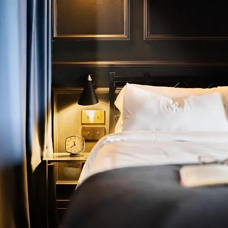 Suite Shibari by Justine Apartments Sobria Elegante y Pecaminosa Apartamento turístico en Madrid Río *