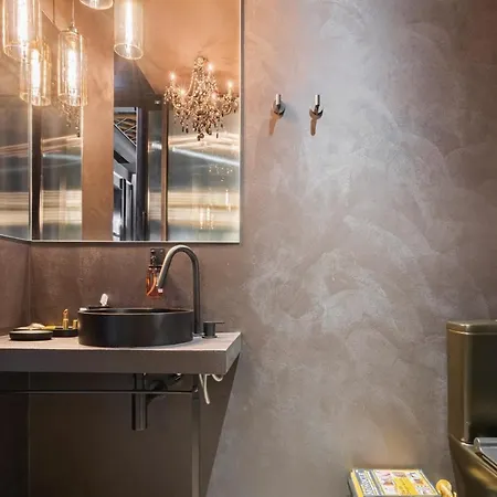 Apartamento Suite Shibari by Justine Apartments Sobria Elegante y Pecaminosa Apartamento turístico en Madrid Río Madri