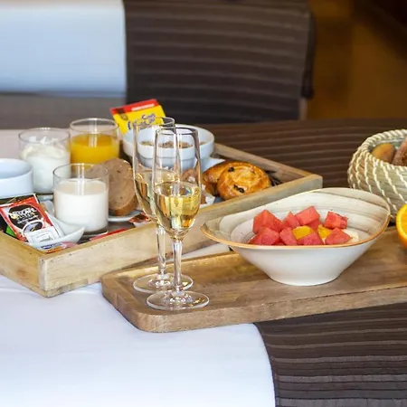 Sterling Hotel 3*