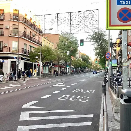 Dos Al Lado Del Metro Centrico Moderno * Madrid