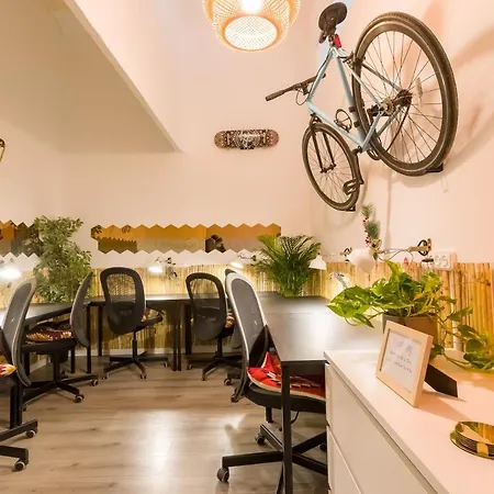 Social - Coliving & Coworking -