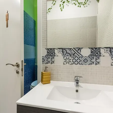 Social - Coliving & Coworking - *