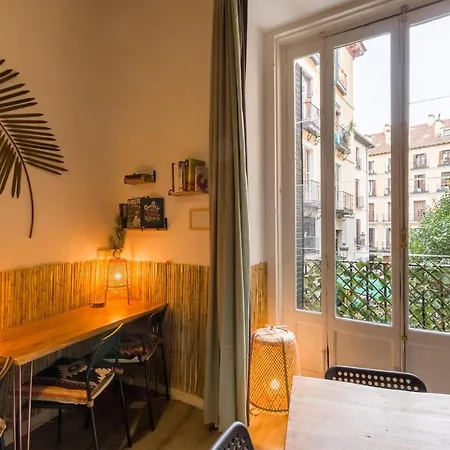 Social - Coliving & Coworking - *