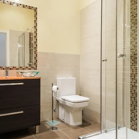 Homeabout Callao Ii 4br 3.5bt * 마드리드