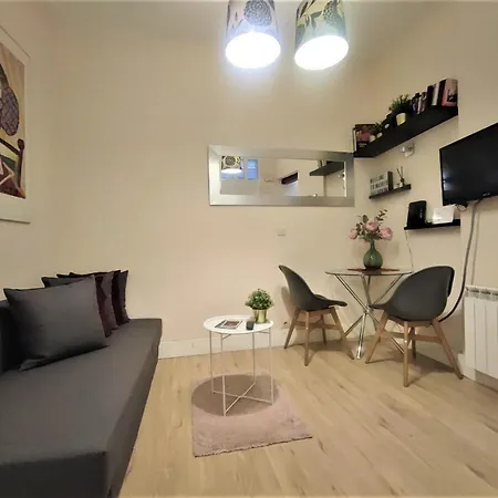 Apartamento En Calle Relatores Madrid