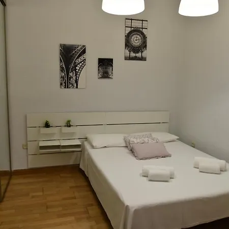 Disfruta, En La Misma Plaza Mayor Bonito Y Amplio Apartment