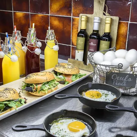 Boutique H10 De La Reina Hotel 4*