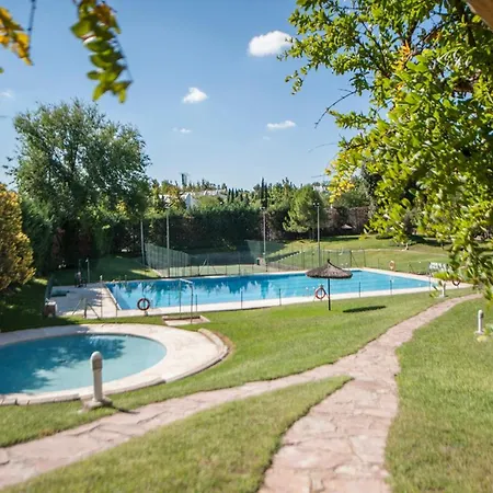 Luminoso Y Elegante En Urbanizacion De Lujo En Aravaca - / Con Piscina, Gimnasio Y Parking Privado Con Portero Y Vigilancia