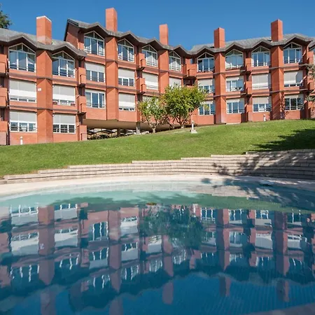 Luminoso Y Elegante En Urbanizacion De Lujo En Aravaca - / Con Piscina, Gimnasio Y Parking Privado Con Portero Y Vigilancia