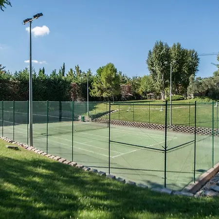 Luminoso Y Elegante En Urbanizacion De Lujo En Aravaca - / Con Piscina, Gimnasio Y Parking Privado Con Portero Y Vigilancia Apartment Madrid