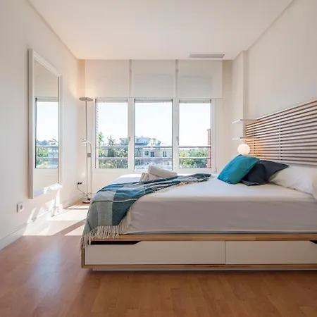 Luminoso Y Elegante En Urbanizacion De Lujo En Aravaca - / Con Piscina, Gimnasio Y Parking Privado Con Portero Y Vigilancia