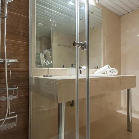 Luminoso Y Elegante En Urbanizacion De Lujo En Aravaca - / Con Piscina, Gimnasio Y Parking Privado Con Portero Y Vigilancia Apartment *