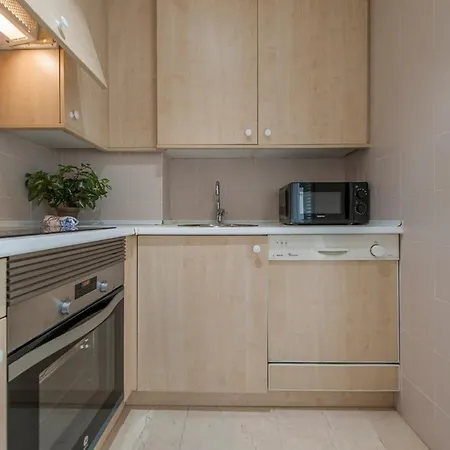 Luminoso Y Elegante En Urbanizacion De Lujo En Aravaca - / Con Piscina, Gimnasio Y Parking Privado Con Portero Y Vigilancia Apartment *