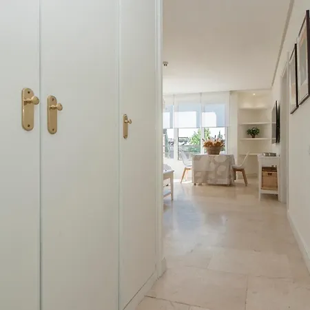 Luminoso Y Elegante En Urbanizacion De Lujo En Aravaca - / Con Piscina, Gimnasio Y Parking Privado Con Portero Y Vigilancia Apartment Madrid