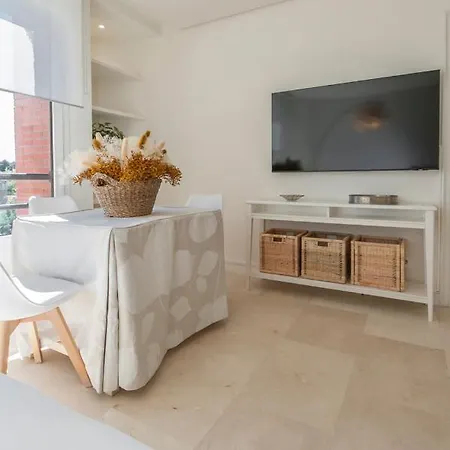 Luminoso Y Elegante En Urbanizacion De Lujo En Aravaca - / Con Piscina, Gimnasio Y Parking Privado Con Portero Y Vigilancia Apartment