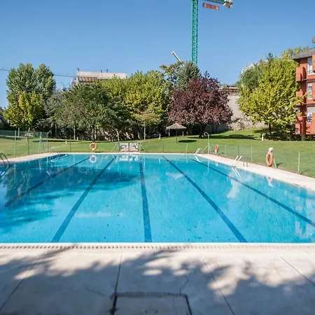 Luminoso Y Elegante En Urbanizacion De Lujo En Aravaca - / Con Piscina, Gimnasio Y Parking Privado Con Portero Y Vigilancia * Madrid