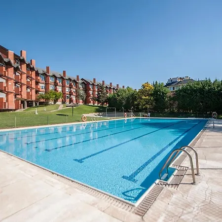 Luminoso Y Elegante En Urbanizacion De Lujo En Aravaca - / Con Piscina, Gimnasio Y Parking Privado Con Portero Y Vigilancia Apartment Madrid