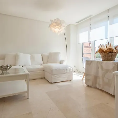 Apartment Luminoso Y Elegante En Urbanizacion De Lujo En Aravaca - / Con Piscina, Gimnasio Y Parking Privado Con Portero Y Vigilancia *