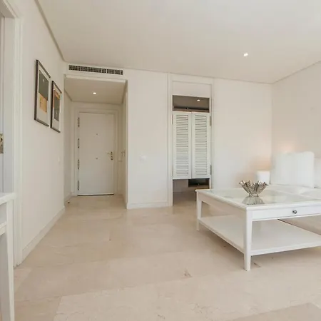 Luminoso Y Elegante En Urbanizacion De Lujo En Aravaca - / Con Piscina, Gimnasio Y Parking Privado Con Portero Y Vigilancia Apartment *