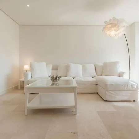 Luminoso Y Elegante En Urbanizacion De Lujo En Aravaca - / Con Piscina, Gimnasio Y Parking Privado Con Portero Y Vigilancia