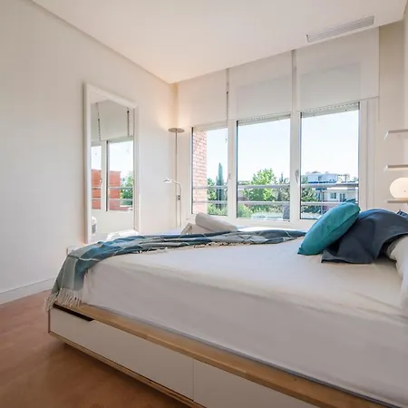 Luminoso Y Elegante En Urbanizacion De Lujo En Aravaca - / Con Piscina, Gimnasio Y Parking Privado Con Portero Y Vigilancia *