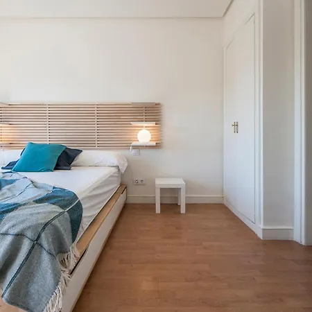 Luminoso Y Elegante En Urbanizacion De Lujo En Aravaca - / Con Piscina, Gimnasio Y Parking Privado Con Portero Y Vigilancia Apartment