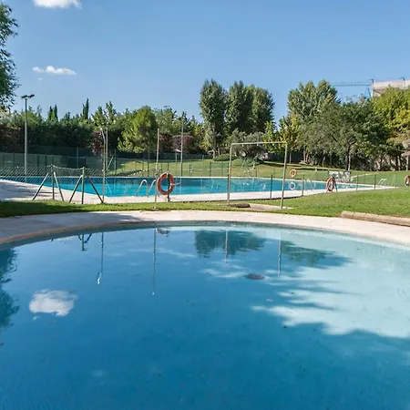 Luminoso Y Elegante En Urbanizacion De Lujo En Aravaca - / Con Piscina, Gimnasio Y Parking Privado Con Portero Y Vigilancia *