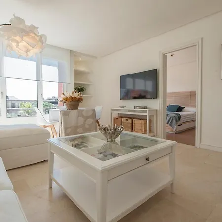 Luminoso Y Elegante En Urbanizacion De Lujo En Aravaca - / Con Piscina, Gimnasio Y Parking Privado Con Portero Y Vigilancia Apartment Madrid