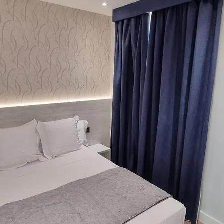 Ch La Petite Maison - Boutique - Pensión