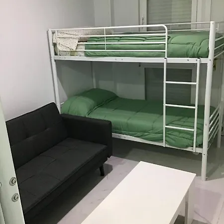In - Multiple 04 Carpetana Guest house Madrid