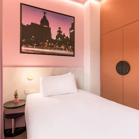 Ikonik Gran Via Hotel