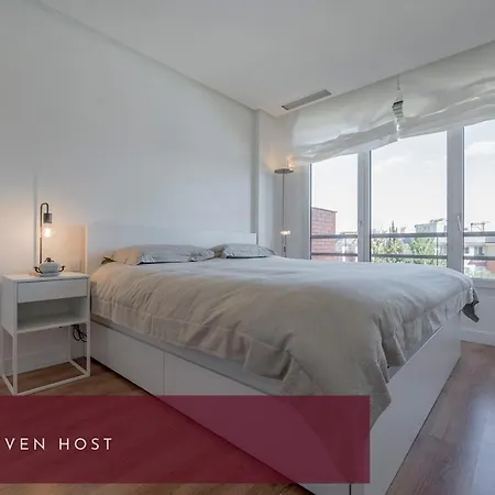 Luminoso Y Elegante En Urbanizacion De Lujo En Aravaca - / Con Piscina, Gimnasio Y Parking Privado Con Portero Y Vigilancia Apartment