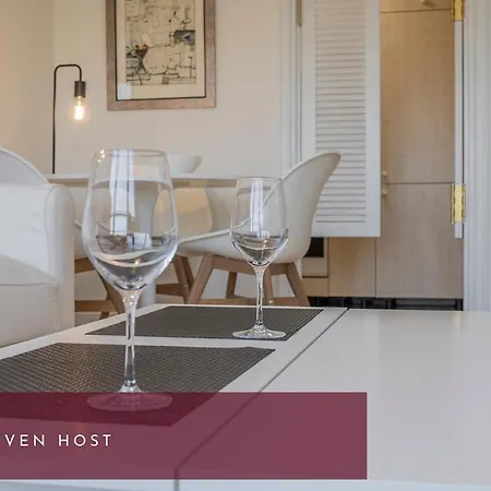 Apartment Luminoso Y Elegante En Urbanizacion De Lujo En Aravaca - / Con Piscina, Gimnasio Y Parking Privado Con Portero Y Vigilancia *