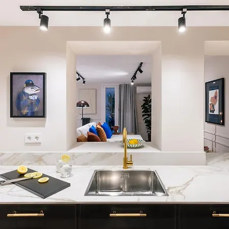 Stylish 4 +patio Luxury Gran Via Madrid