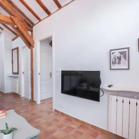 Cozy One-bedroom Penthhouse La Latina Appartement