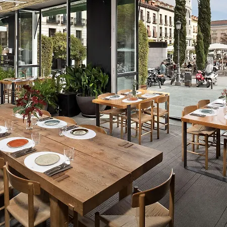 Me Reina Victoria By Meliá 4* Madrid