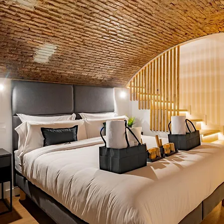 Honey In The Center Of Apartment Madrid