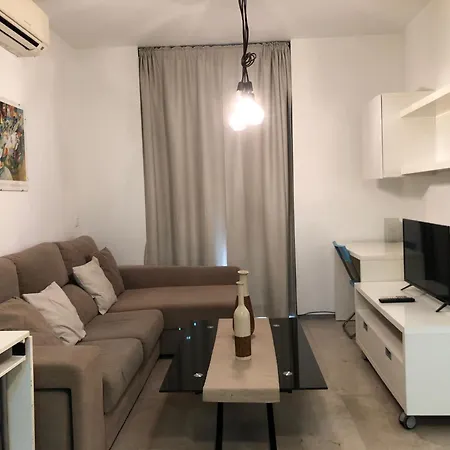 Apartamento Unico En Embajadores Madri