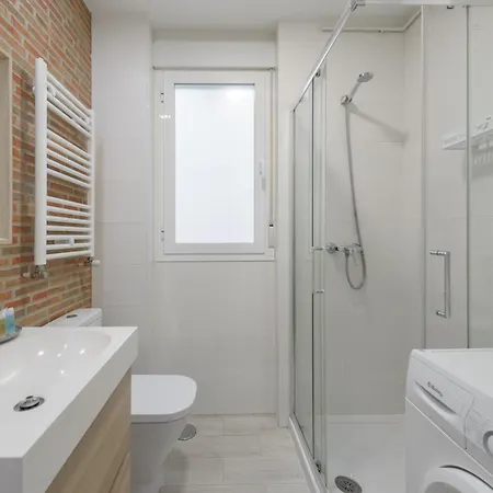 Avila Calle, Precioso Estudio En Santiago Bernabeu-estrecho En Segundo Piso Sin Ascensor * Μαδρίτη