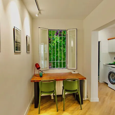 Rentadore Lavapies Studio Apartment *
