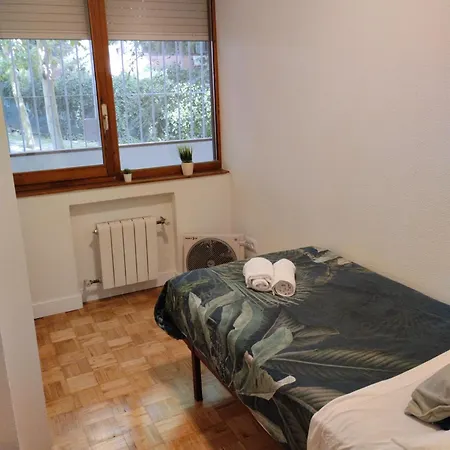 Confort En Chamartin Homestay *