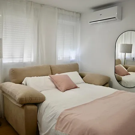 Apartment For Coqueto Y Amplio Temporal En El Barrio Quintana Ale141º Madrid