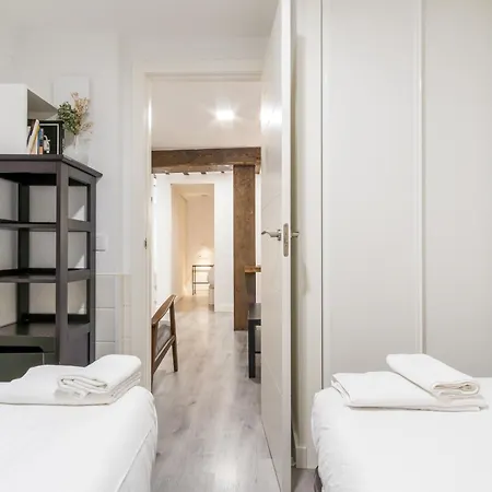 2 Bedrooms 1 Bathroom Furnished - Malasana - Modern In Downtown Area - Mintystay * Madrid