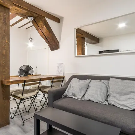 2 Bedrooms 1 Bathroom Furnished - Malasana - Modern In Downtown Area - Mintystay *