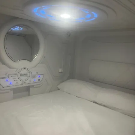 Flor Capsules Guest house *