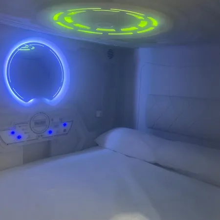 Flor Capsules Guest house Madrid